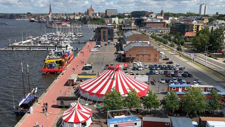 Circus Fantasia Росток Экстерьер фото